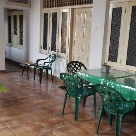 Hotel 100 Dehiwala-Mount Lavinia Kültér fotó