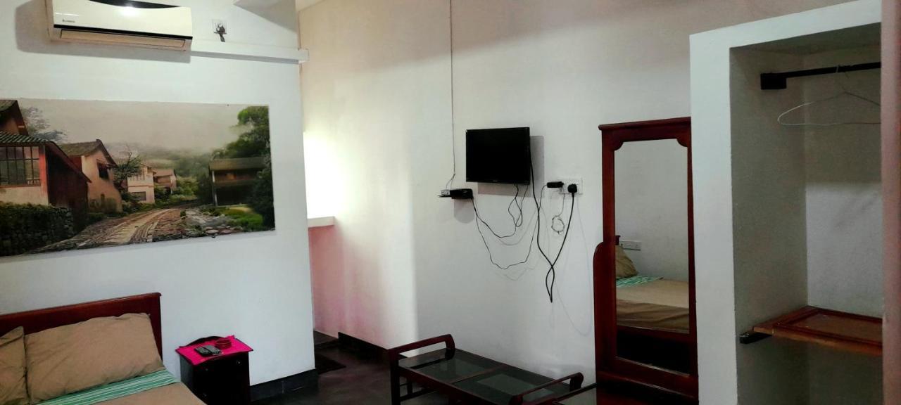 Hotel 100 Dehiwala-Mount Lavinia Kültér fotó