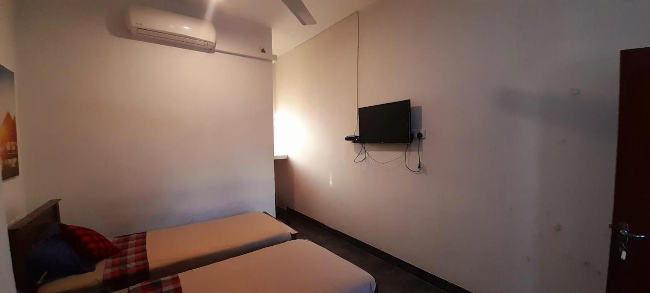 Hotel 100 Dehiwala-Mount Lavinia Kültér fotó