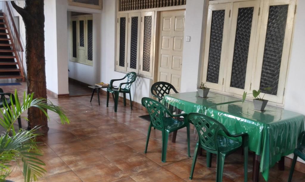 Hotel 100 Dehiwala-Mount Lavinia Kültér fotó