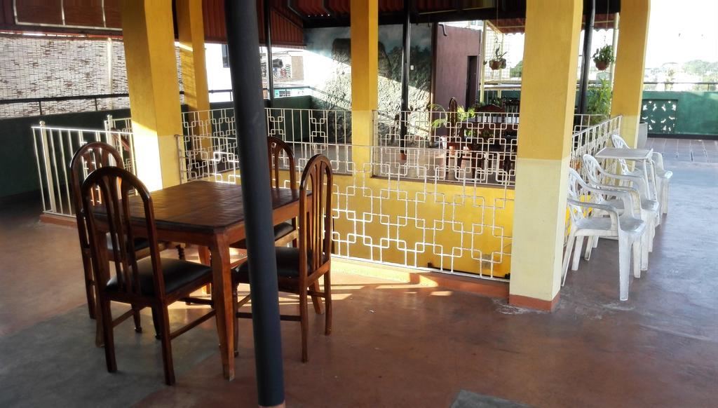 Hotel 100 Dehiwala-Mount Lavinia Kültér fotó